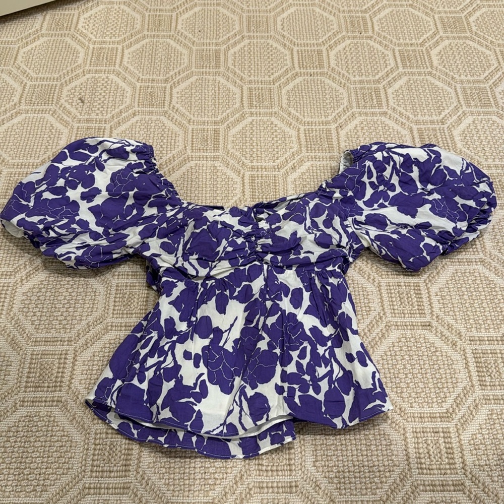 2.7 August Apparel Top Sized Small